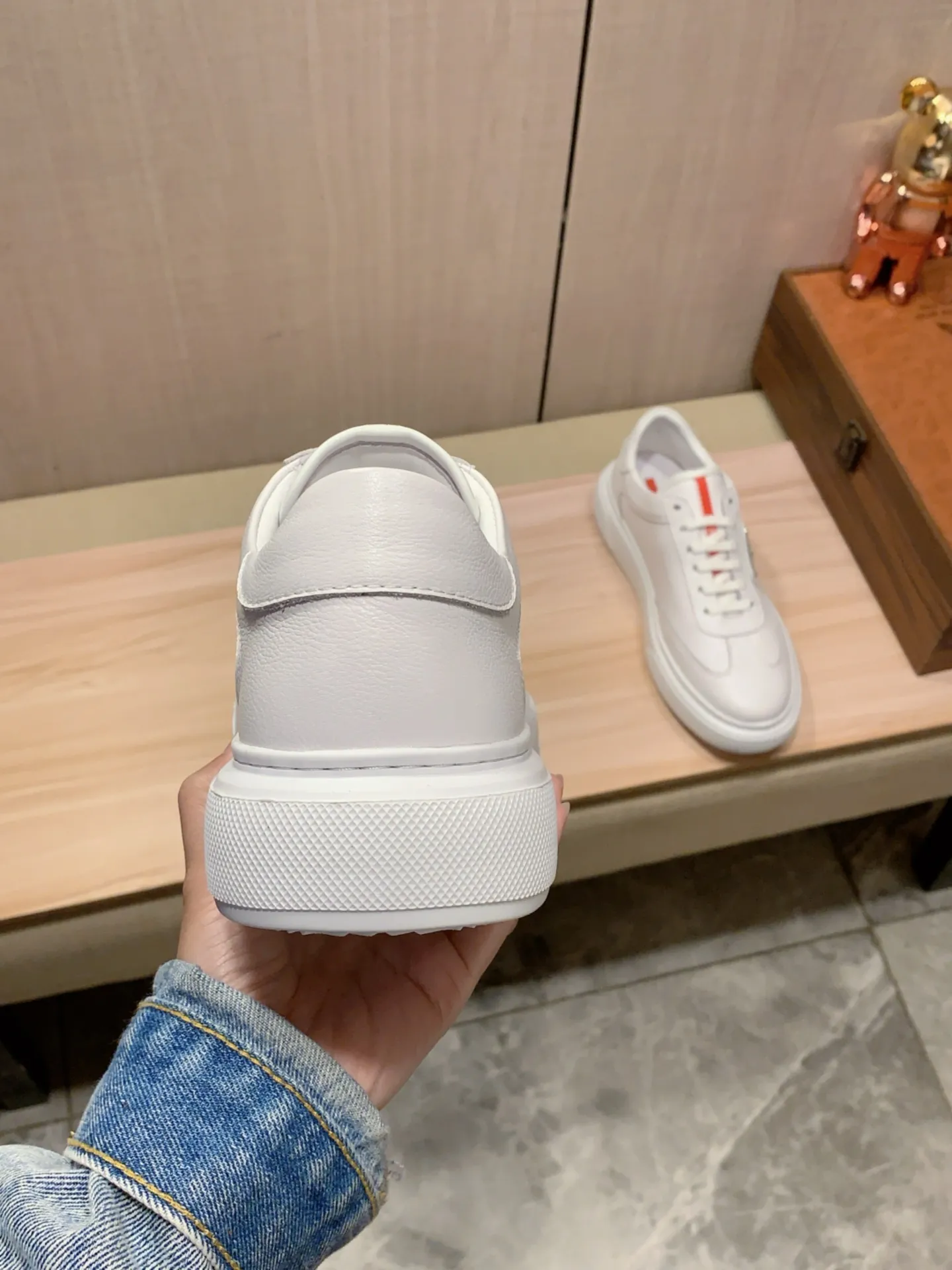 New model: Factory price: 460💰💰🎩🎩[Lightning][Lightning] "Prada Men's Shoes 💰pRADA*" The latest and most popular casual shoes, top brands [seduce] luxury~purchase, top~quality. [Strong] The upper is made of imported breathable and polished cowhide material ➕ Breathable sheepskin feet (•) with fine workmanship. The original stylish and stylish soft rubber wear-resistant and non-slip outsole is light and comfortable on the feet. The real thing looks better when photographed in person. 0186: code: 38-44, 4️⃣ colors selected